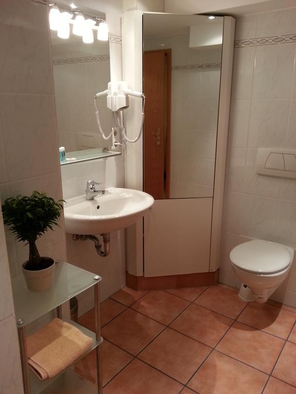 Apartmenthaus Sonnen Дюселдорф Стая снимка